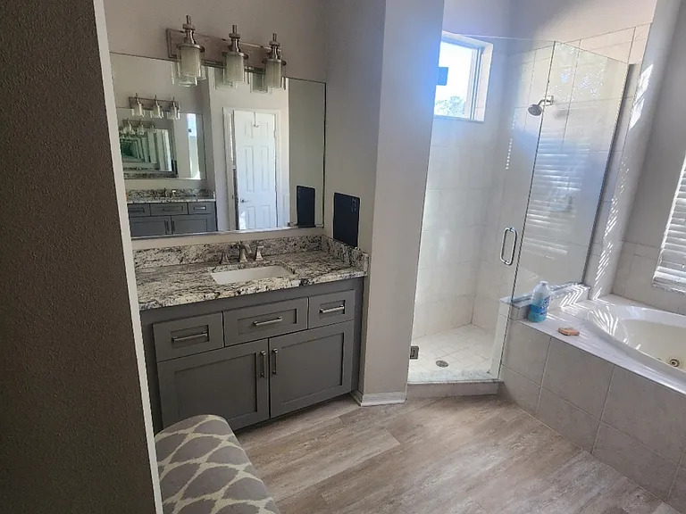 Master Suite Bathroom Leftside
(Sink #2)