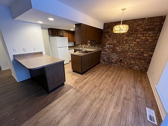5th image of 200 W 28th St APT 3