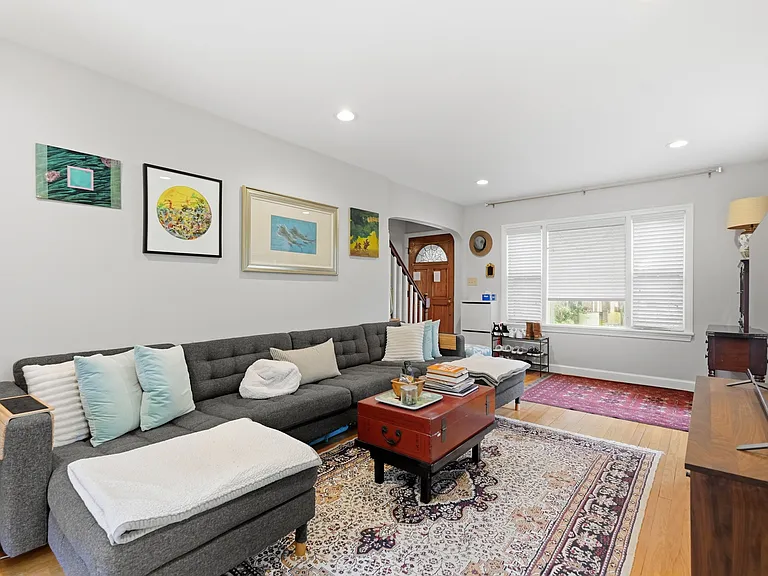 855 N Frederick St — Photo 36