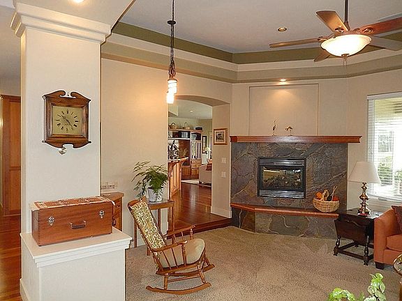 5th image of 776 Beachwood Ct