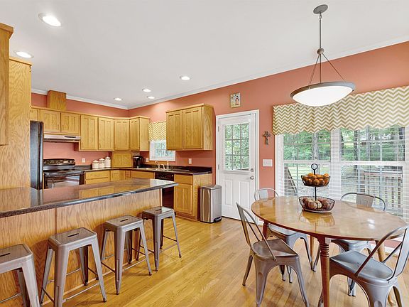 4th image of 6864 Lexington Oaks Dr