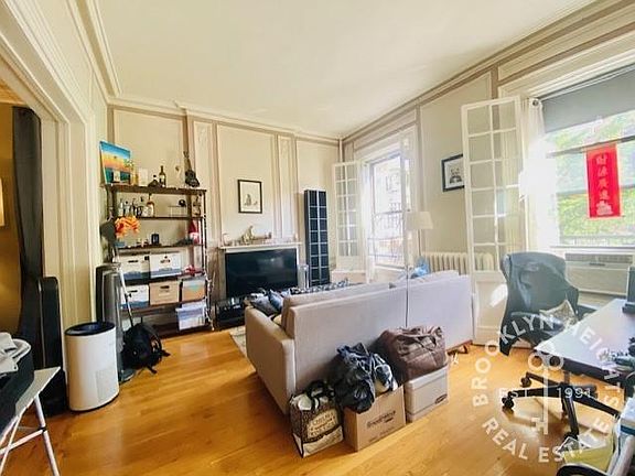 2nd image of 154 Montague St APT 2R