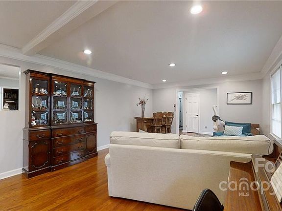 5th image of 2430 Bel Air Dr
