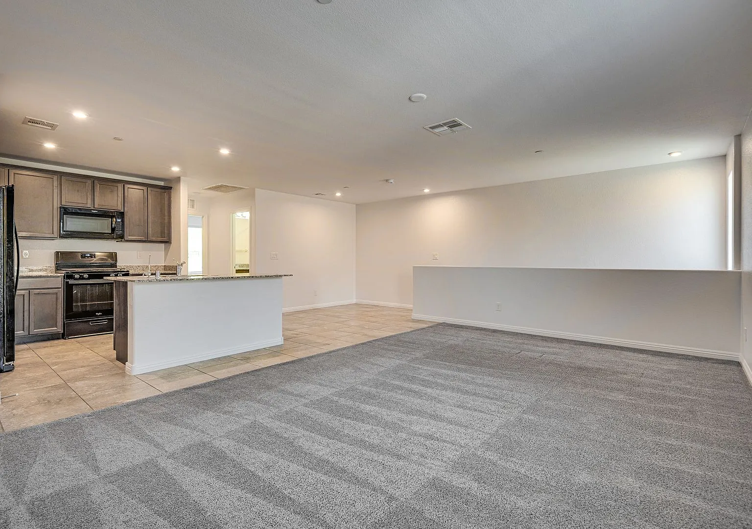 Modern Townhome with Granite Kitchen and 2-Car Garage — Photo 1