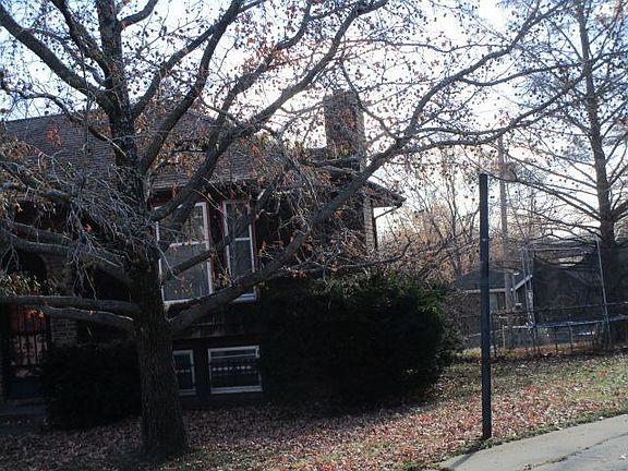 3rd image of 227 S Downey Ave