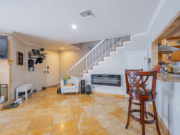 5th image of 7235 Balboa Blvd #C