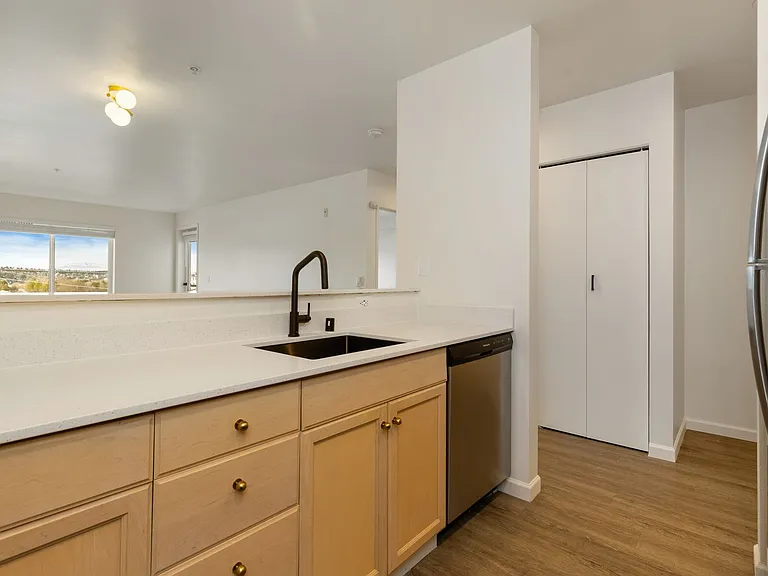 Remi Apartments — Photo 44
