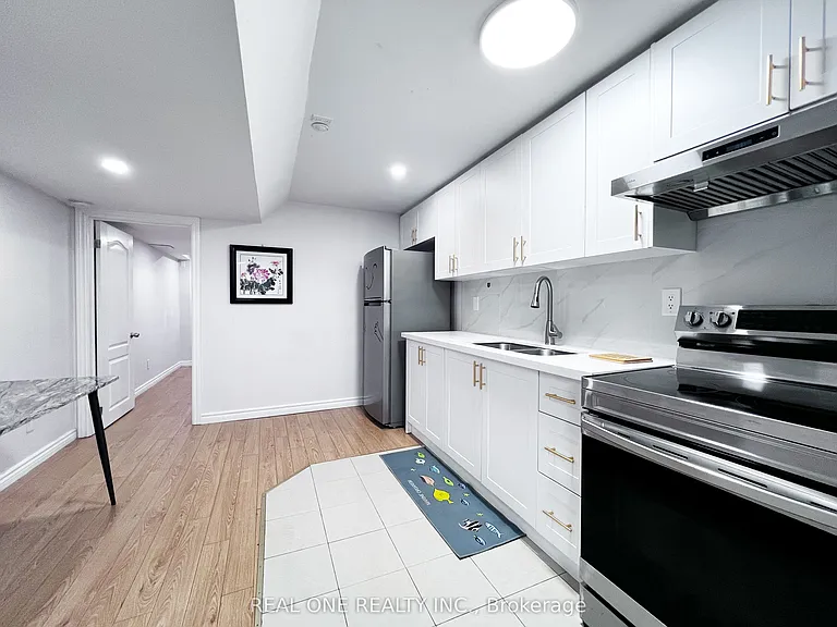 1098 Sandhurst Cir #BASEMENT — Photo 2
