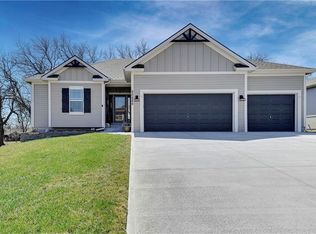 20225 W 221st St, Spring Hill, KS 66083