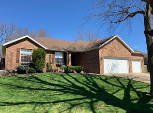 815 S Barberry Ct, Nixa, MO 65714