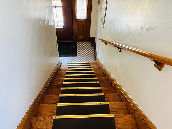 3rd image of 2200 Chesterland Ave