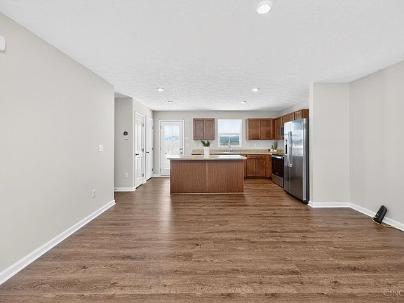 4th image of 6976 Phelan Dr
