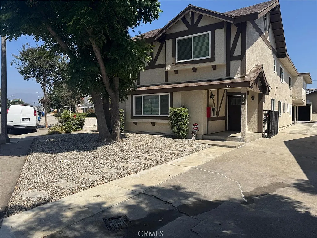 2 bed, 960 sqft, $2,600 — Photo 2