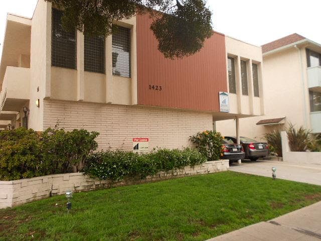 1st image of 1423 S Saltair Ave APT 1