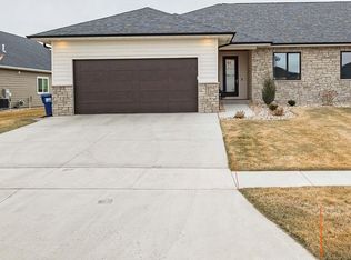 313 N Wildcat Dr, Sioux Falls, SD 57110