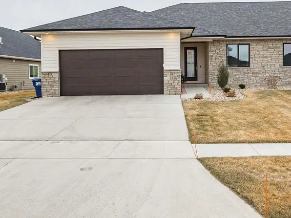 313 N Wildcat Dr, Sioux Falls, SD 57110