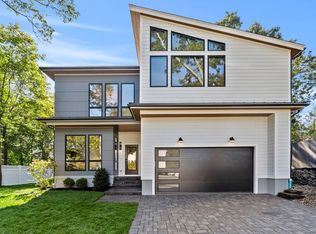 140 Roundwood Rd, Newton, MA 02464