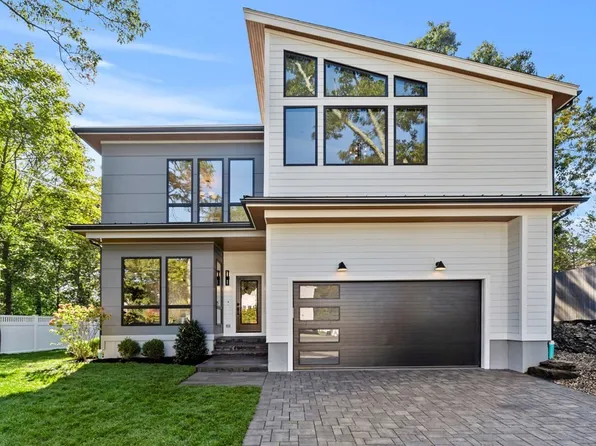 140 Roundwood Rd, Newton, MA 02464