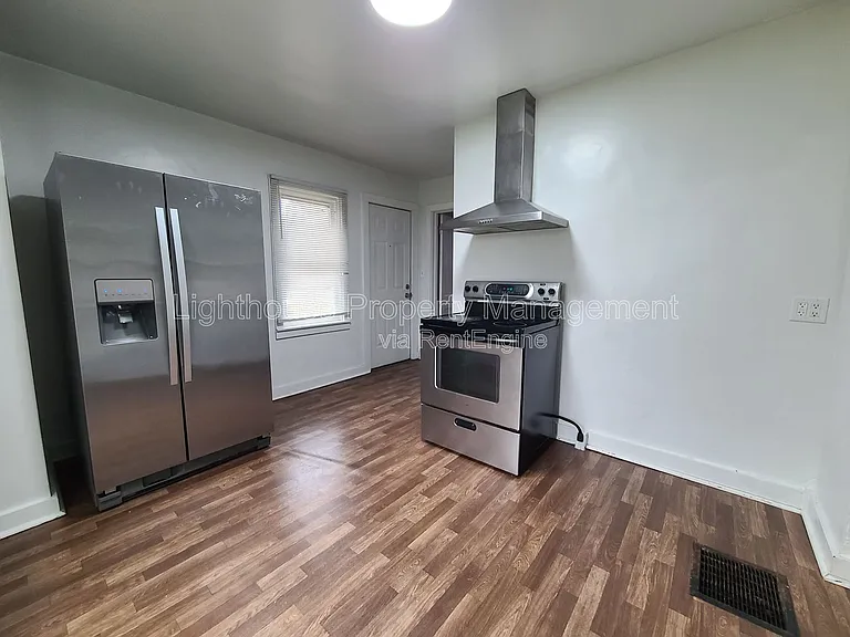 1387 Hurd Ave — Photo 4