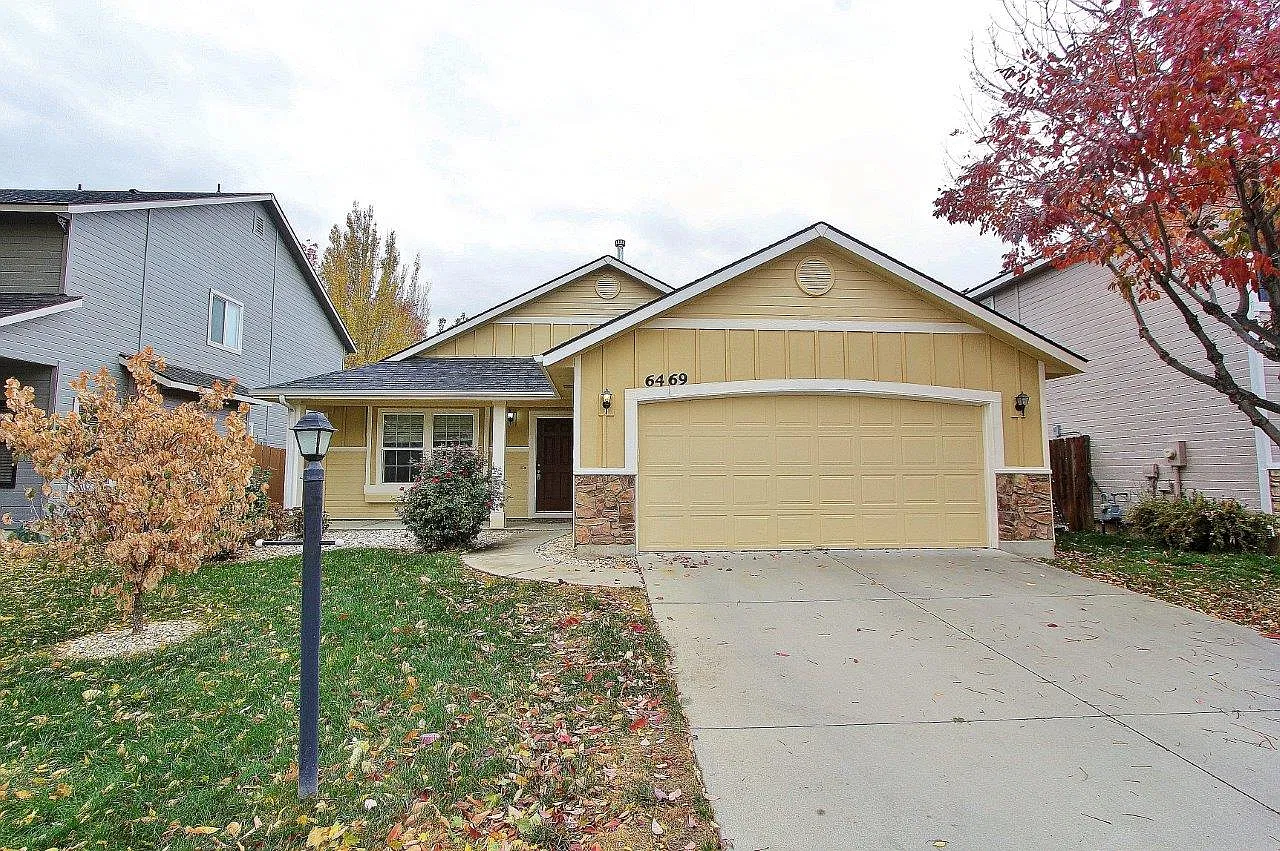 3 bed, 1605 sqft, $2,400 — Photo 1