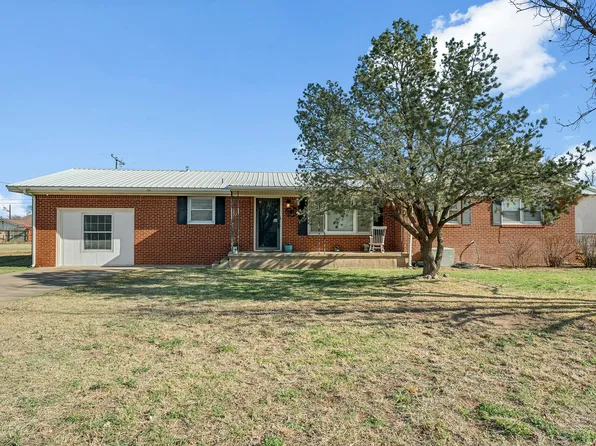 707 12th St, Shallowater, TX 79363