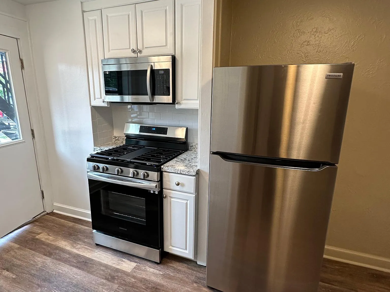 2 bed, 700 sqft, $1,250 — Photo 2