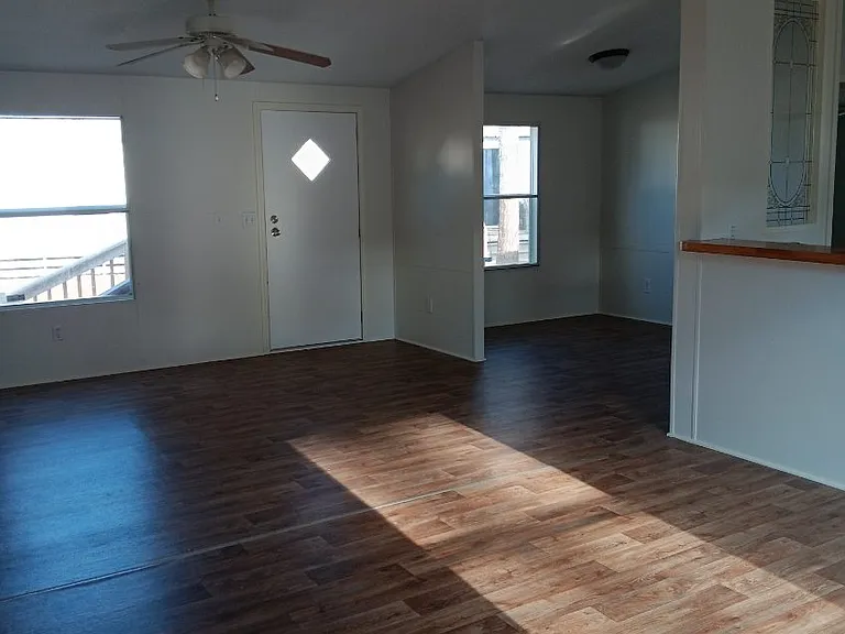 519 W 9th St #B3 — Photo 4