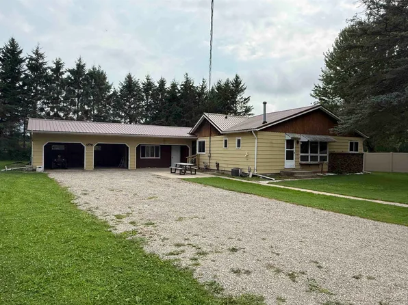 W4633 Buss Dr, Cecil, WI 54111