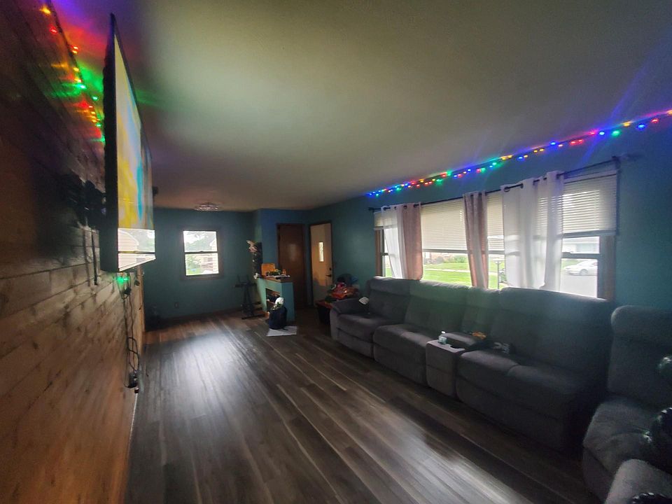 2nd image of 100 Gibraltar Rd