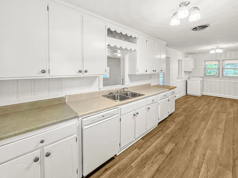 1513 Bethlehem Rd — Photo 9