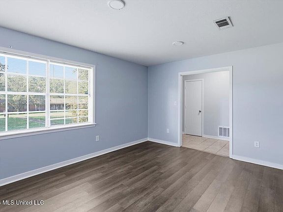 5th image of 254 Taylor Dr