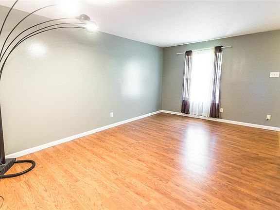 5th image of 4283 Burnett Walk