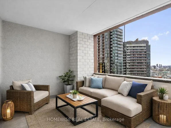 914 Yonge St #1807, Toronto, ON M4W 3C8