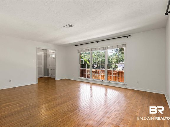 5th image of 652 Bellangee Ave