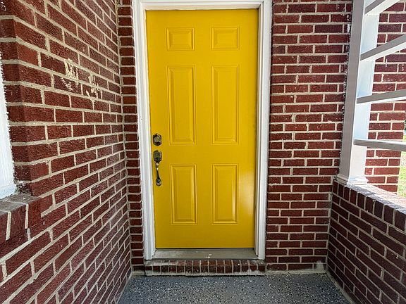 3rd image of 10910 Doyle Blvd