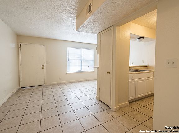 3rd image of 200 E Courtland Pl APT 04