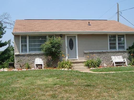 1st image of 304 Iris Dr