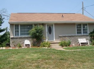 304 Iris Dr, Kingsport, TN 37660