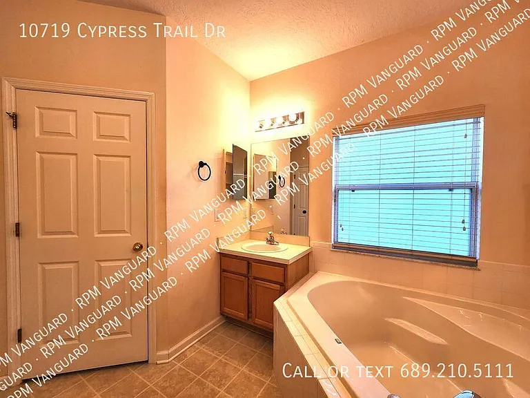 10719 Cypress Trail Dr — Photo 9