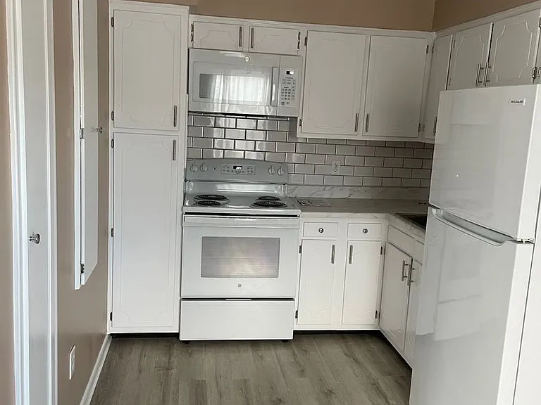 Villager Apartments — Photo 31