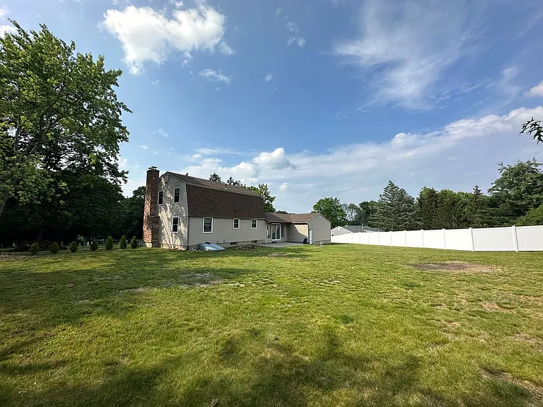 169 Rocky Hill Rd — Photo 2
