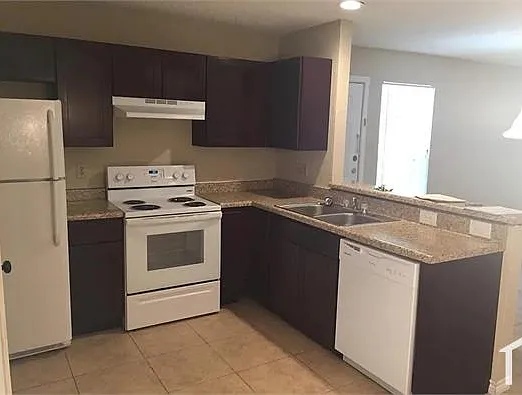 2 bed, 890 sqft, $1,100 — Photo 2
