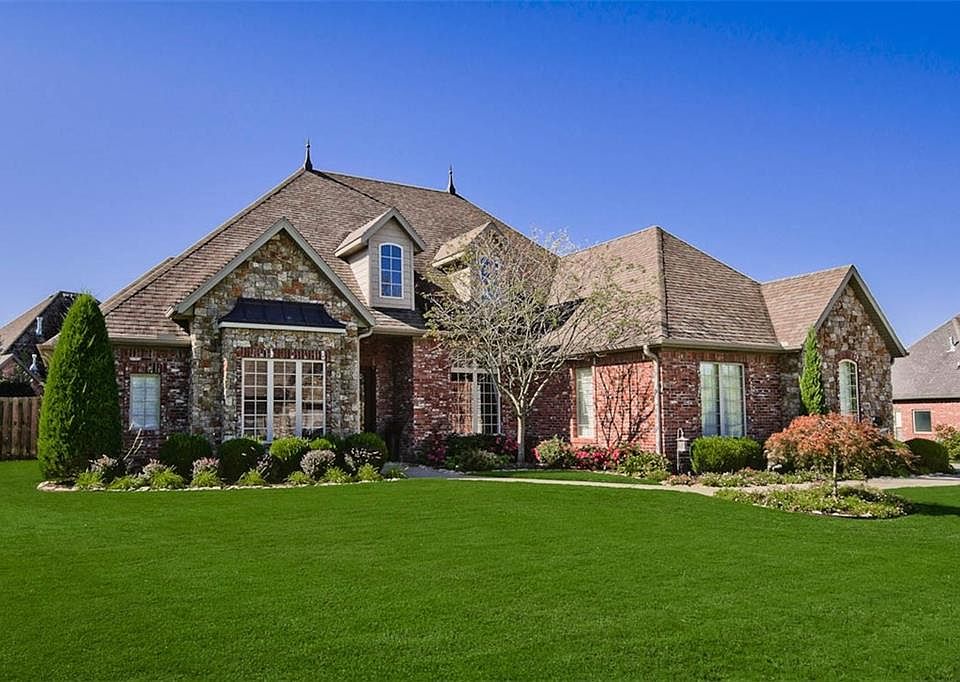 1st image of 7002 W Balmoral Dr