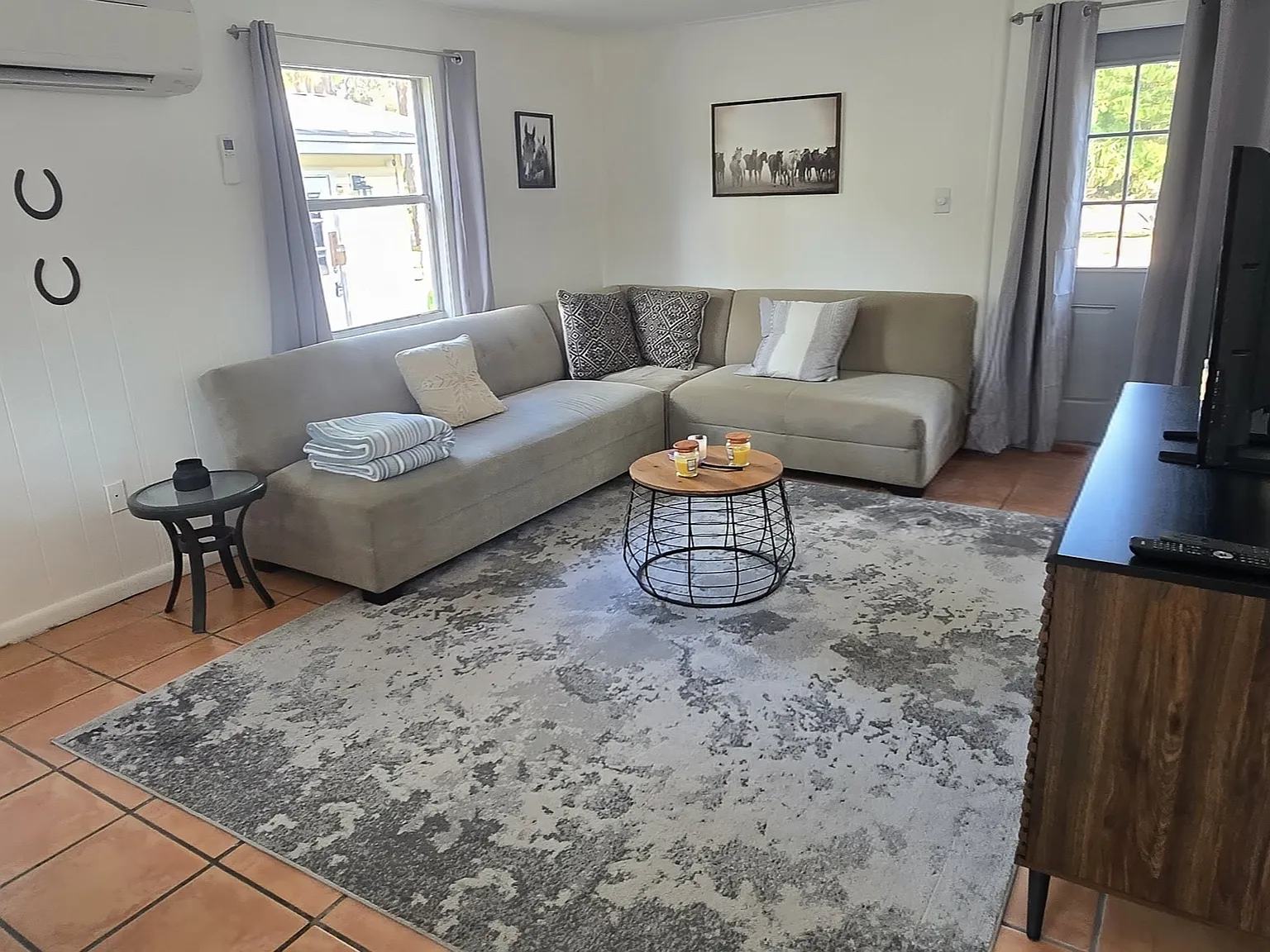 2 bed, 1000 sqft, $2,800 — Photo 2