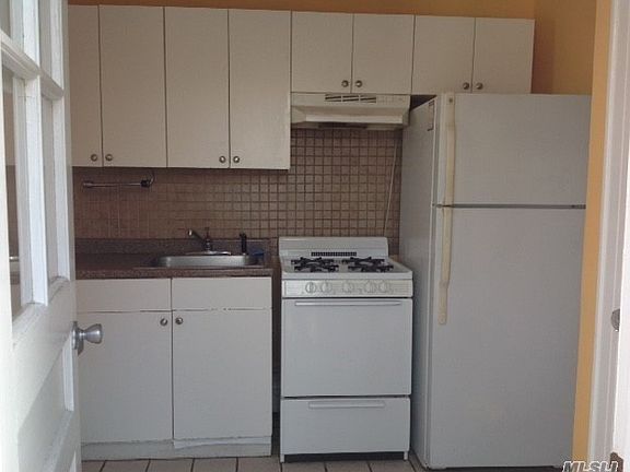 3rd image of 139 Sheridan Blvd