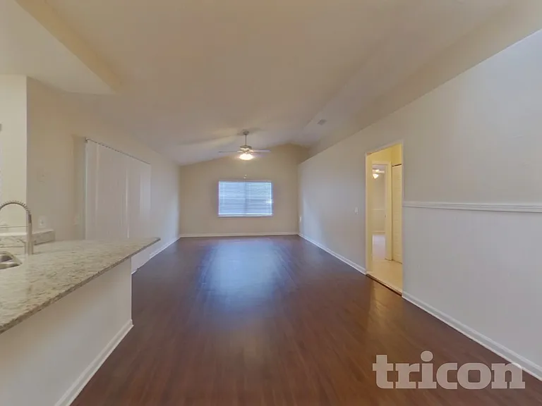 1268 Maximilian St — Photo 7