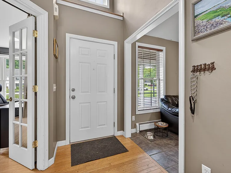 9 Stephen Dr — Photo 7