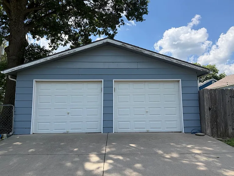 1522 Cron St — Photo 2