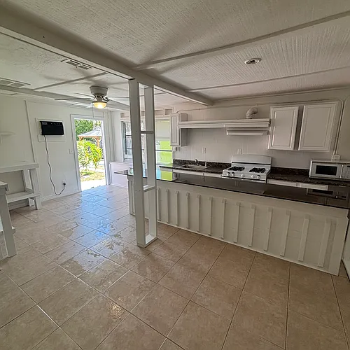 2571 NE Palm Ave #C Photo 1