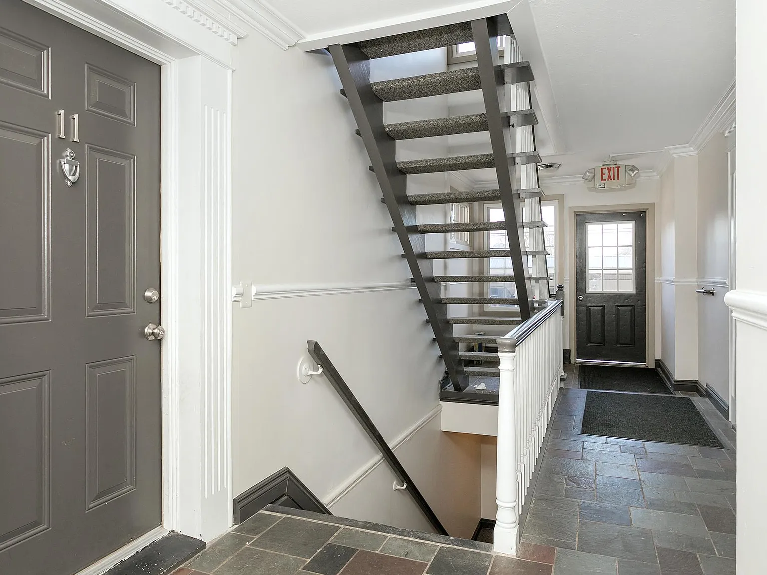 1 bed, 782 sqft, $1,300 — Photo 2